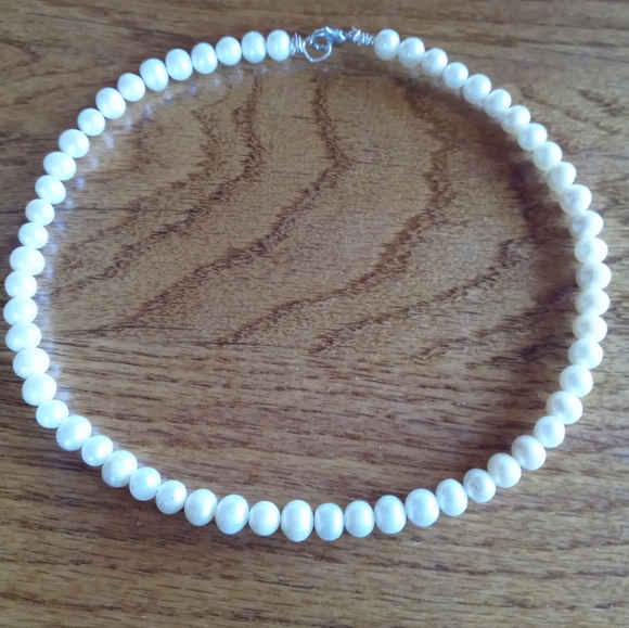 Elegant Freshwater Pearl Necklace on silver metal handcrafted - Picture 6 of 10
